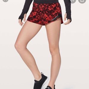 Lululemon Hotty hot Shorts 2.5in